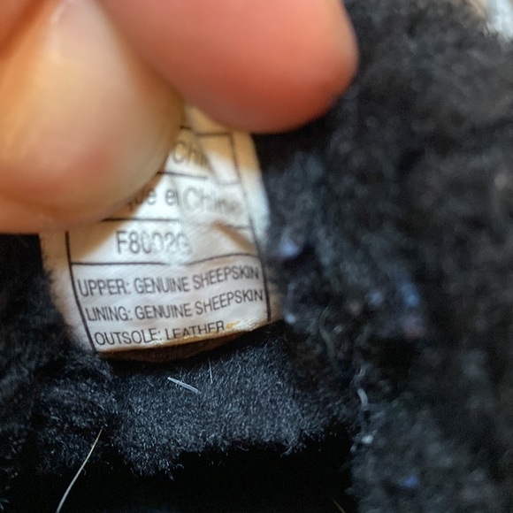 Ugg Size 6 Black Slippers - Picture 5 of 5